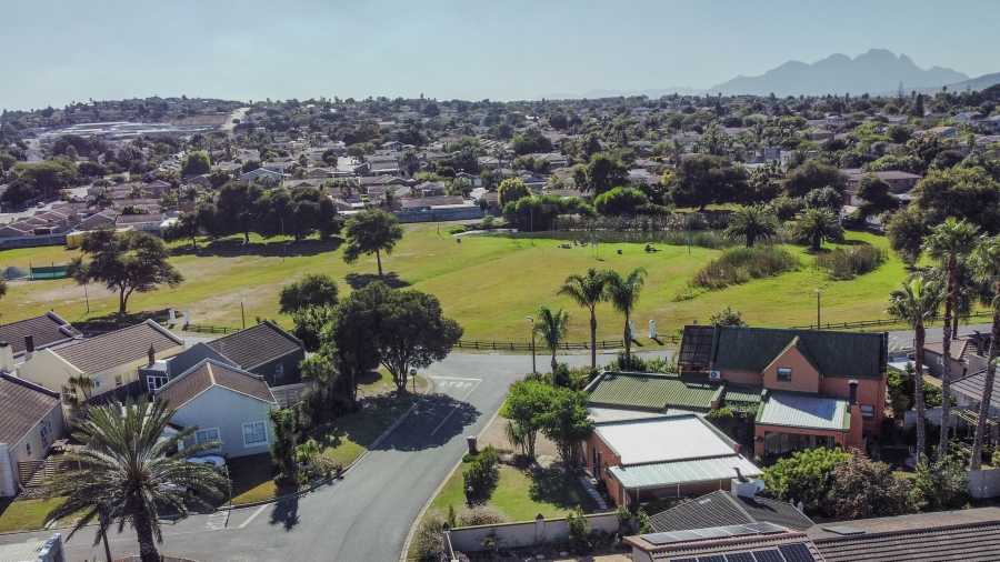 4 Bedroom Property for Sale in De Oude Spruit Western Cape